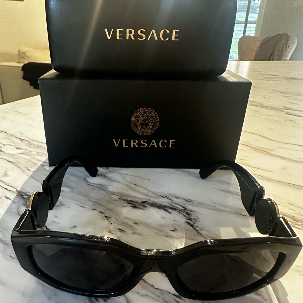 Medusa Biggie Sunglasses